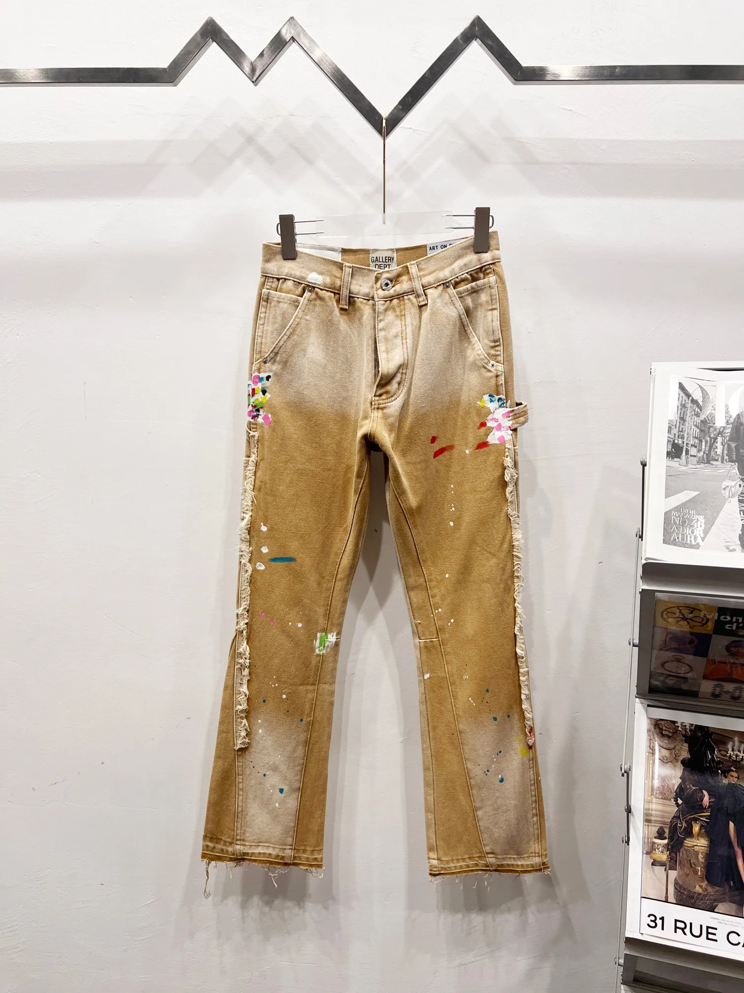 P250 Style No.: (c080) GALLERY DEPT American retro splash-ink splicing micro-horn logging overalls raw edge jeans - Original purchased and printed to truly restore the ultimate texture of Vintage - Original hardware accessories, washed and other elevators, QR code analysis are all purchased from the original factory, high degree of restoration, welcome to compare with a certain product ~ - Three-dimensional version Loose and comfortable, not picky about the figure, taller and slimmer, factory Seiko, original factory quality control, same style for men and women, can be matched with couples Versatile recommendation. Must-have jeans for all seasons. Original goods, imported original washed fabrics, comfortable and elastic, original hardware accessories decorated with logo, super correct fit, extremely high grade, counter quality, fashionable and stylish upper body, custom buttons, YKK zippers. The full set of accessories is customized in a one-to-one mold - Color: apricot - Size: 28 30 32 34 36 (s-xxl)